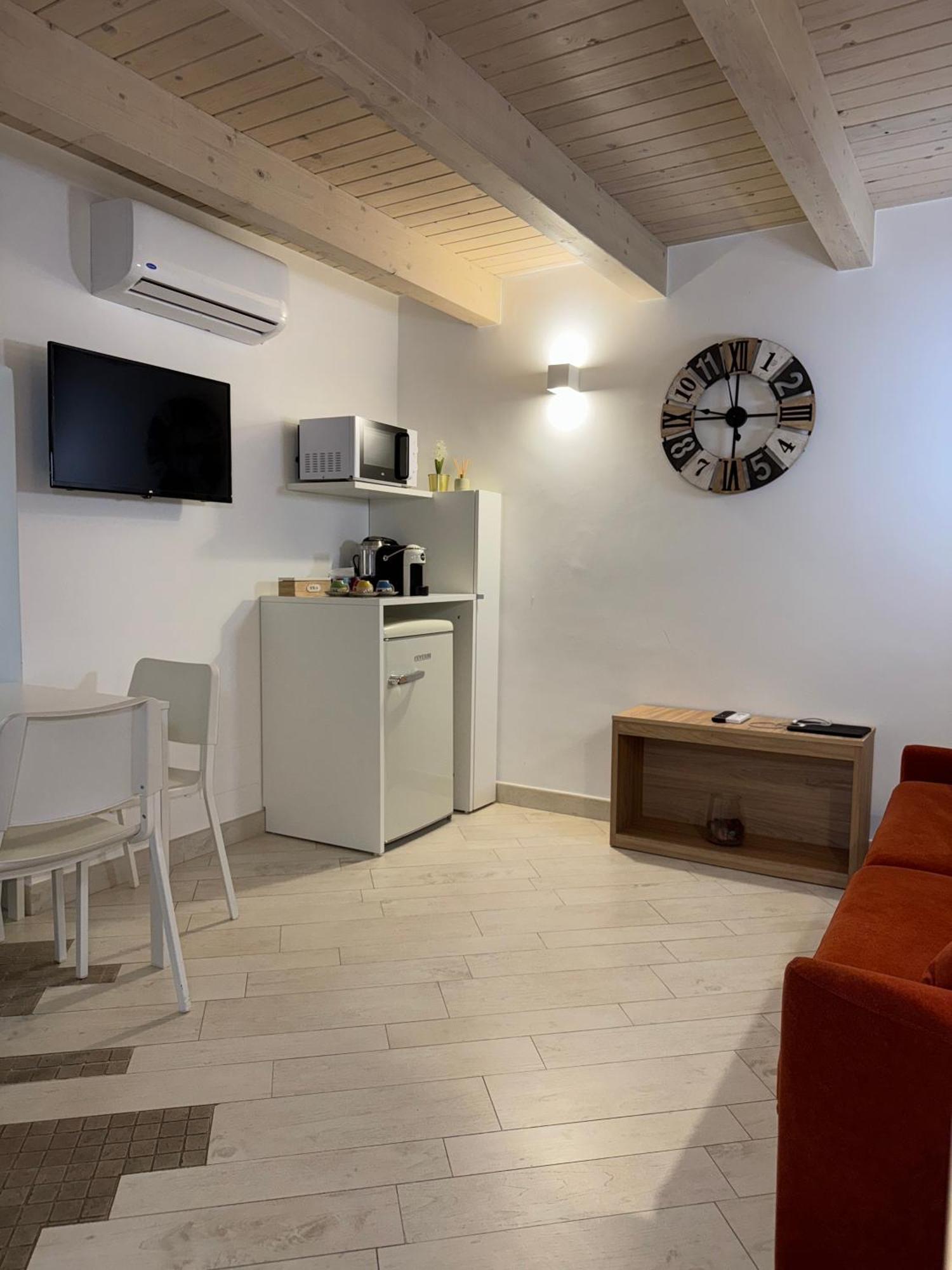 More Apartments Il Ferrarese Бари Номер фото