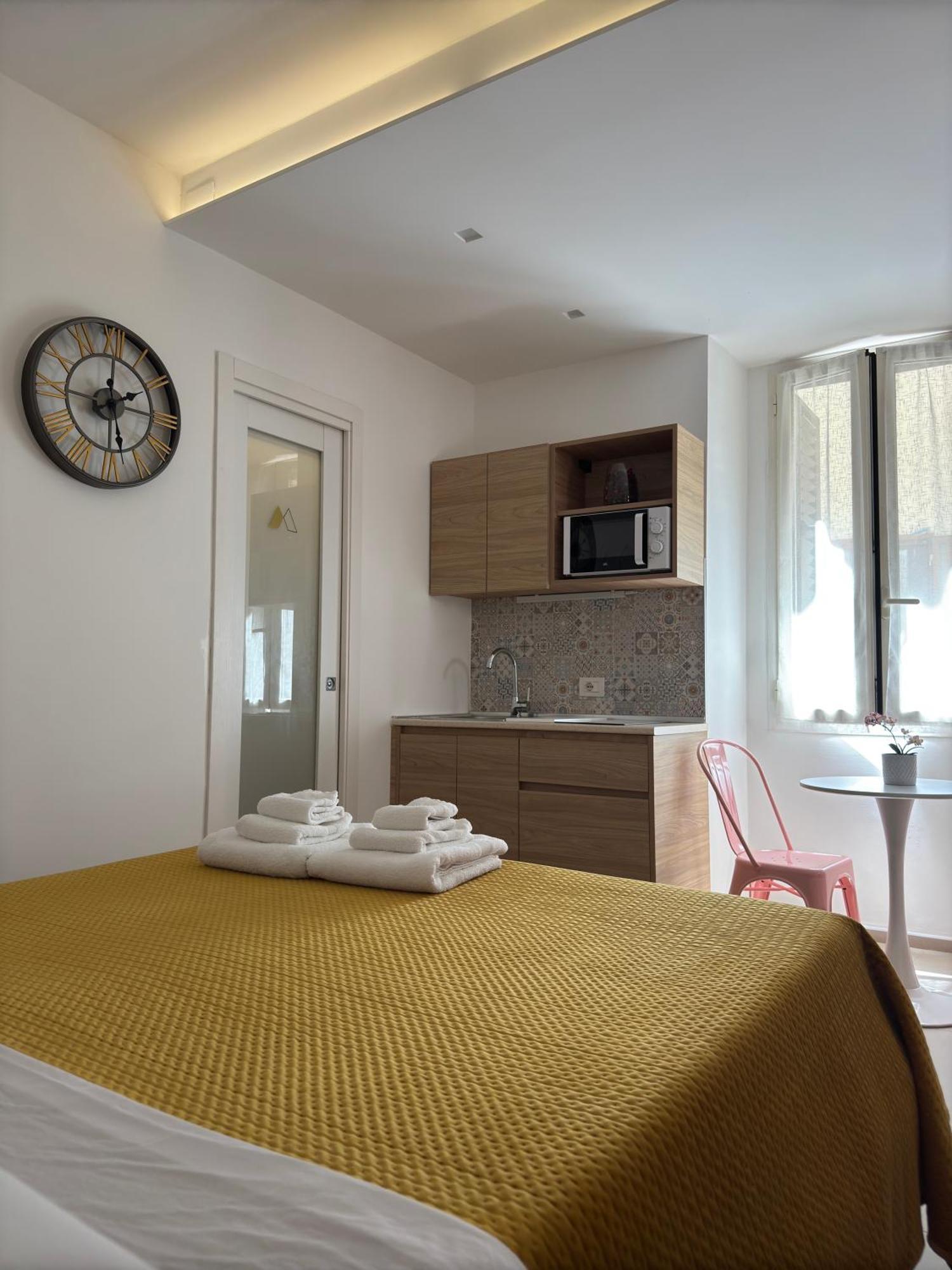 More Apartments Il Ferrarese Бари Экстерьер фото